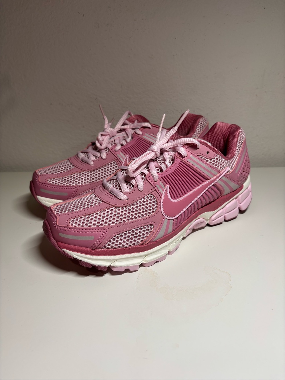 NEW NIKE Vomero 5 Elemental Pink Womens Size 8